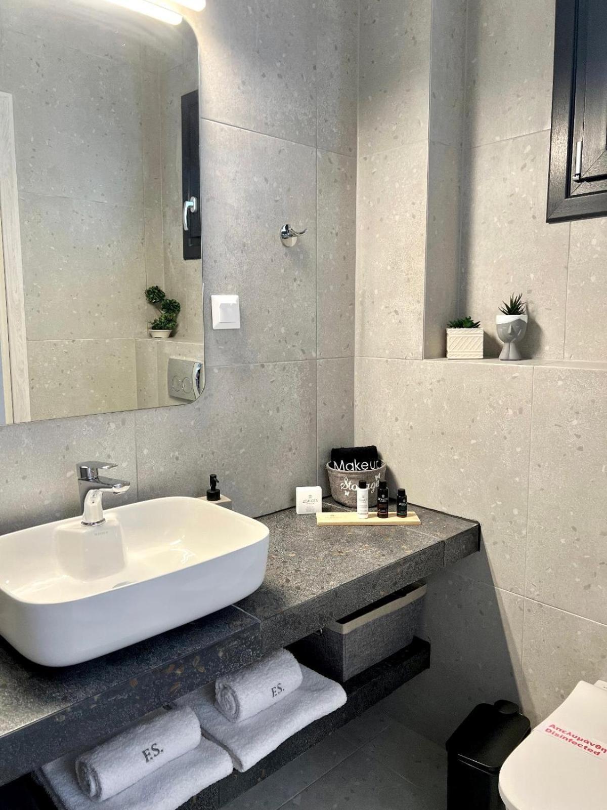 سارتي Four Shades Luxury Suites المظهر الخارجي الصورة